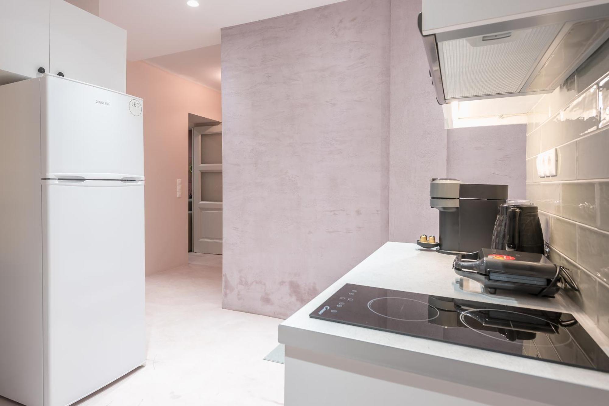 Center Retreat: Modern Two Bedroom Apartment