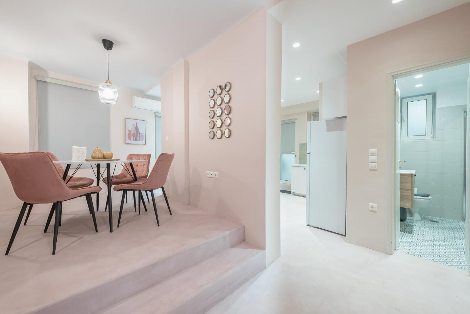 Center Retreat: Modern Two Bedroom *