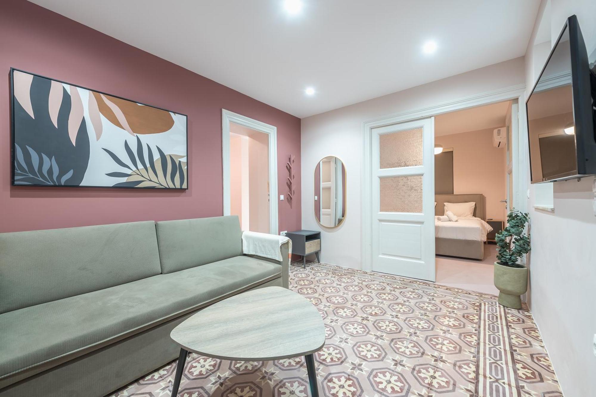 Center Retreat: Modern Two Bedroom