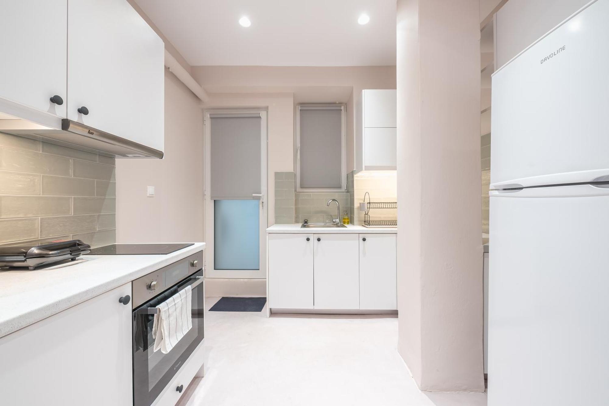 Center Retreat: Modern Two Bedroom * Athens