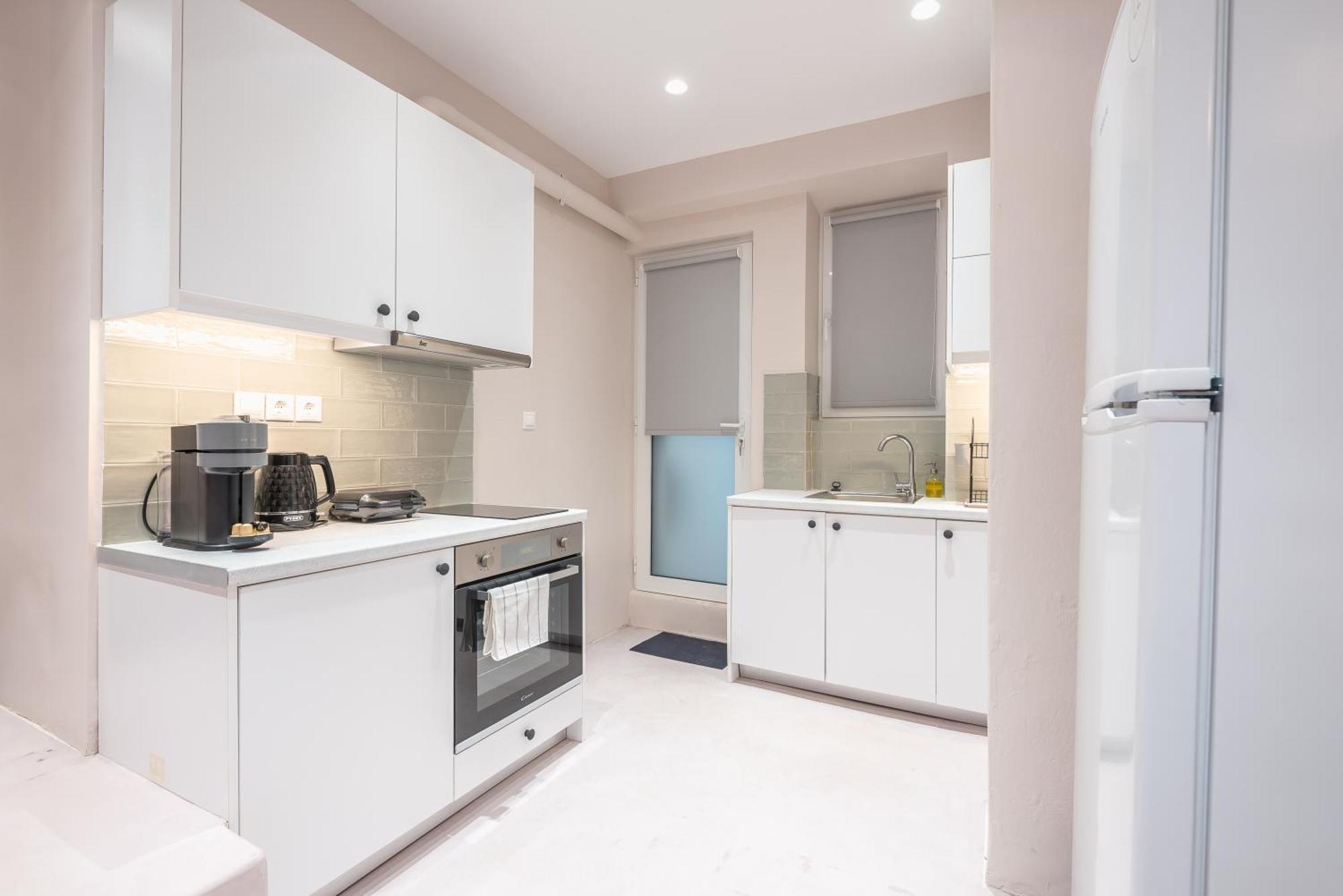 Apartment Center Retreat: Modern Two Bedroom Athens