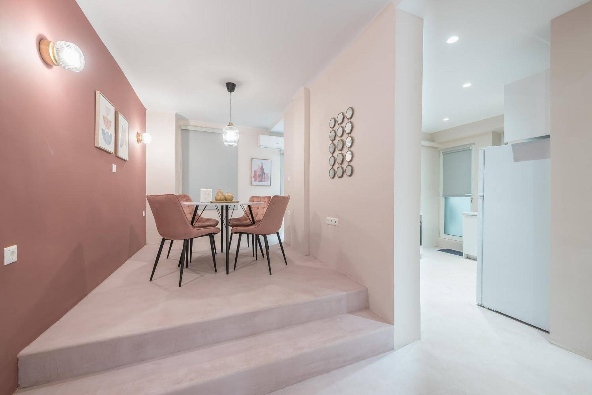 Center Retreat: Modern Two Bedroom Apartment